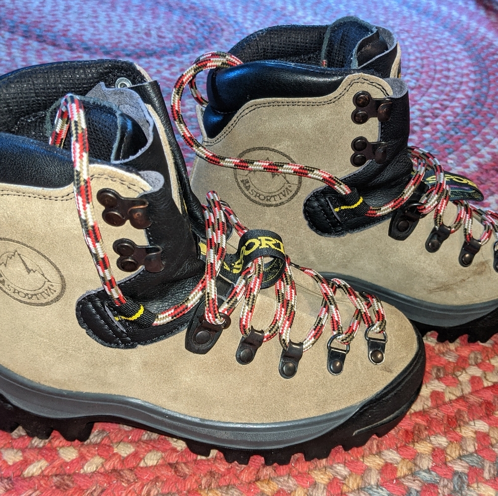 La Sportiva Makalu hiking mountaineering boots, New Run Small! (Size 6/6.5)